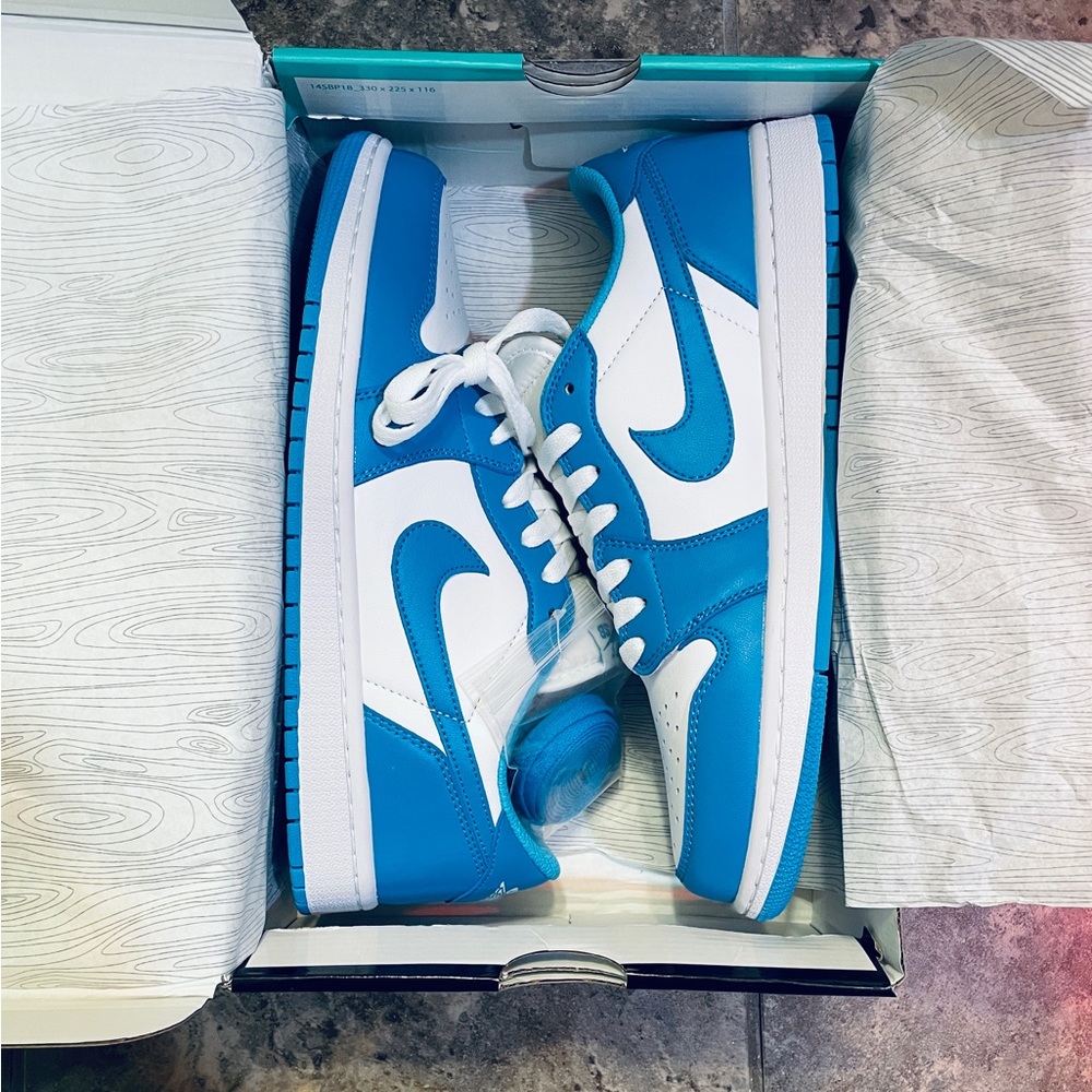 Nike SB Air Jordan 1 Low UNC Mens Size 11 With Box UA